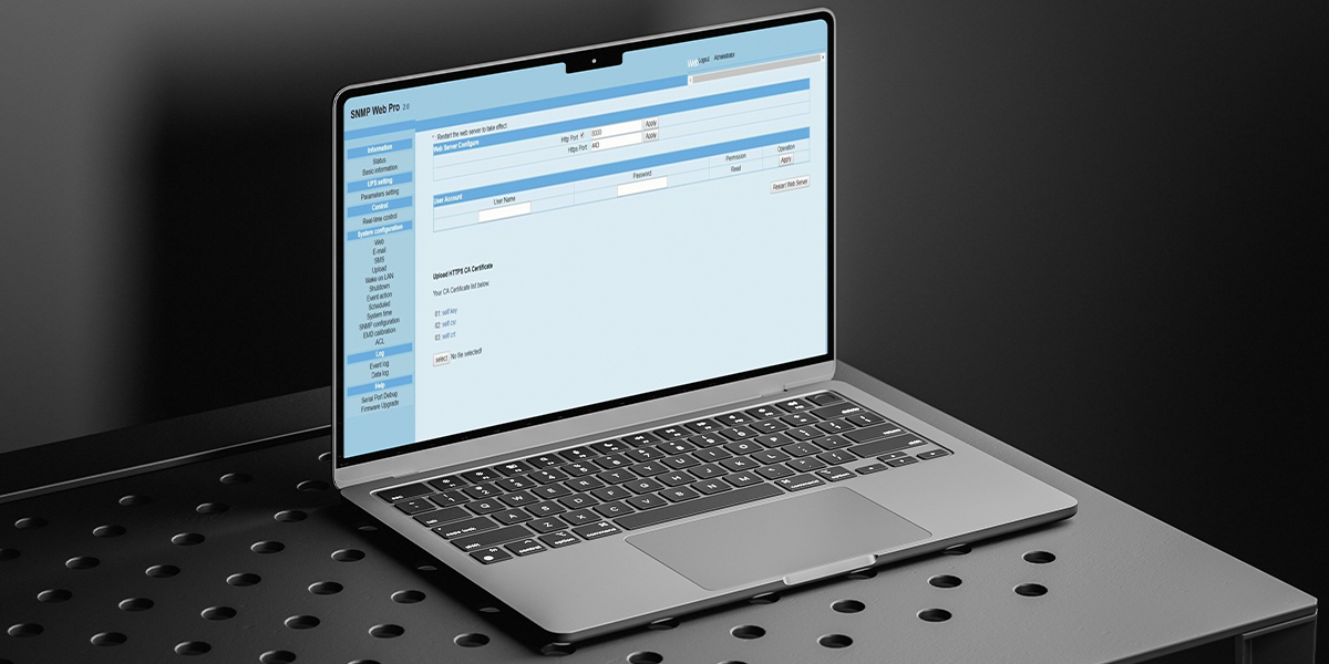 Laptop z otwartą aplikacją WinPower View
